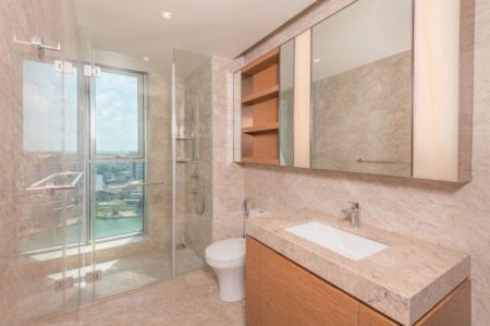Bathroom - A luxurious 4 Bedroom Apartment for sale at Shangri-La, One Galle Face