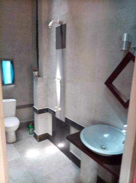 Bathroom - 5 Bedroom House for Sale - Battaramulla, Wickramasinghapura Road | LKR 27.5 Million (EM1040)