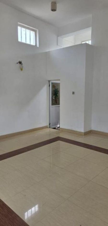 Bathroom - Spacious Unfurnished House for Rent in Longdon Place, Colombo 7
