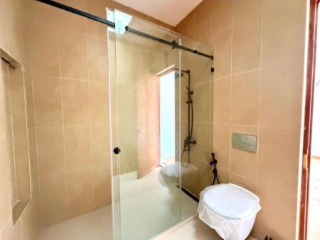 Bathroom - House for sale in Battaramulla 