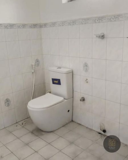 Bathroom - Property for sale in Mt. Lavinia 