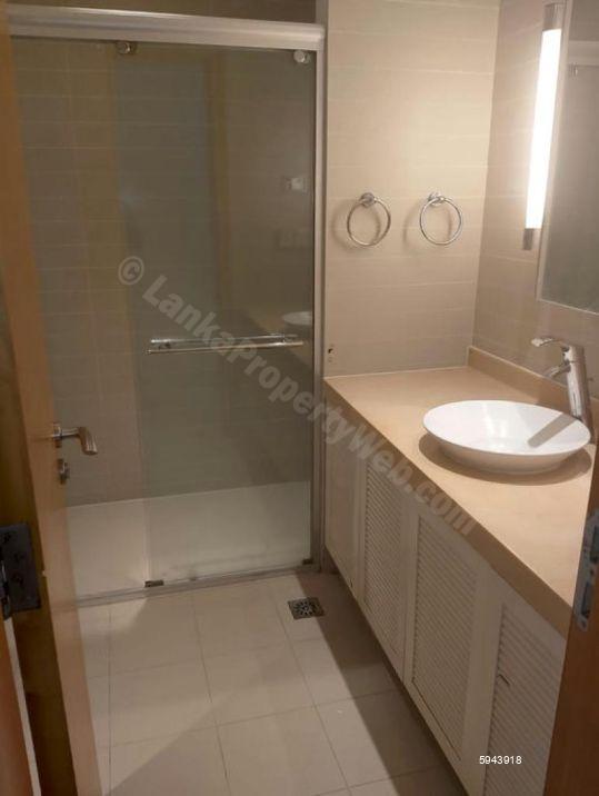 Bathroom - Apartment for sale in Colombo 5