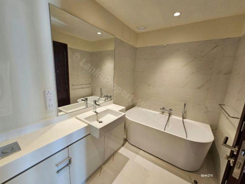 Bathroom - Apartment for sale in Colombo 2