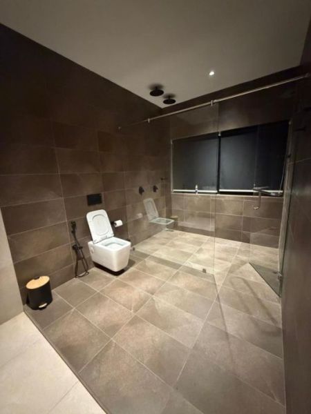 Bathroom - House for sale in Battaramulla 