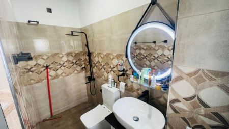 Bathroom - Unfurnished 3 BR Apartment for rent in Battaramulla 