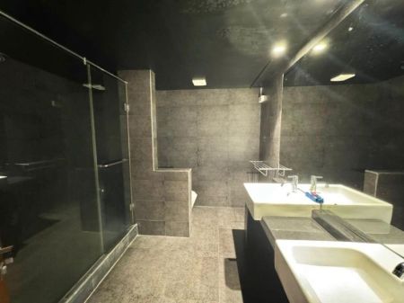 Bathroom - Fully Furnished 3 BR Luxury Apartment for rent in Rajagiriya 