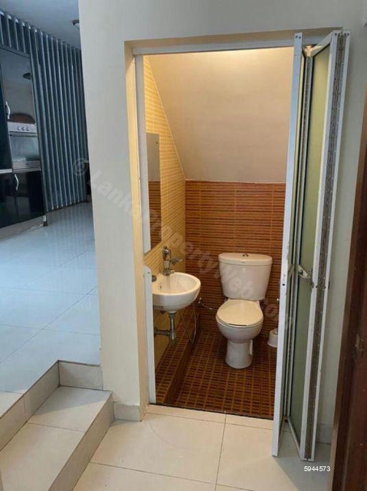 Bathroom - House for rent in Colombo 5