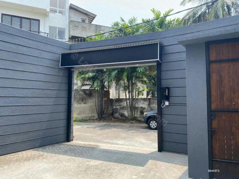 Exterior - House for rent in Colombo 5