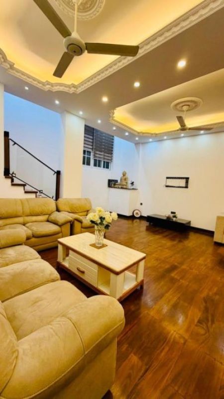 Living Room - Luxury 5 Bedroom House for Rent at Thalawathugoda | LKR 750,000/ month (Negotiable) (EM066AC)