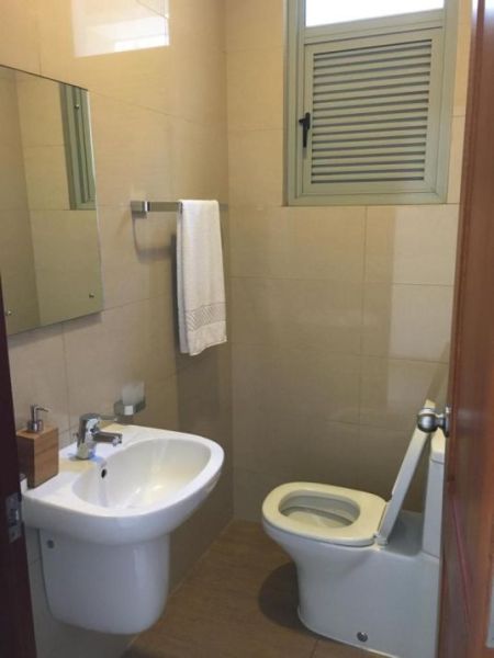 Bathroom - 2 Bedroom Apartment for Rent Fife Road/Park Road