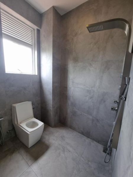 Bathroom - Legend Tower/03beds/Furnished Apartment for rent in Colombo 07
