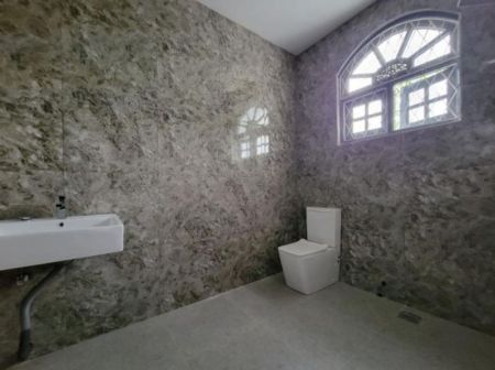 Bathroom - 20.4 Perches Unfurnished House for Sale - HL49731
