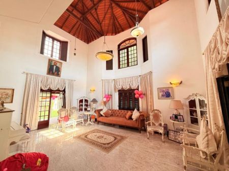 Living Room - Battaramulla Colonial Style House For Sale Jayanthipura