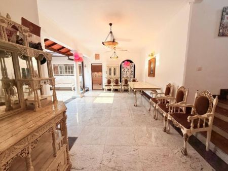 Living Room - Battaramulla Colonial Style House For Sale Jayanthipura
