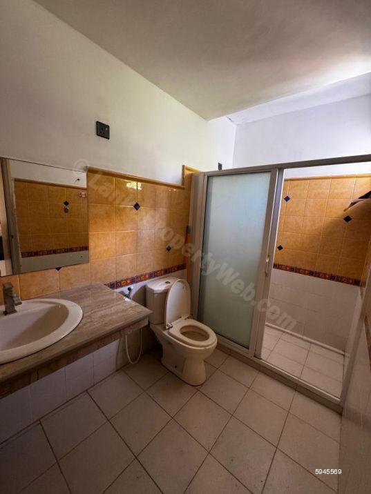 Bathroom - House for rent in Dehiwala