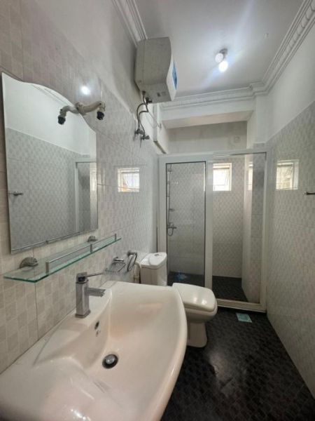 Bathroom - Short-Term 3-Bedroom Apartment Rental Available in Colombo 05. (CSMP202)