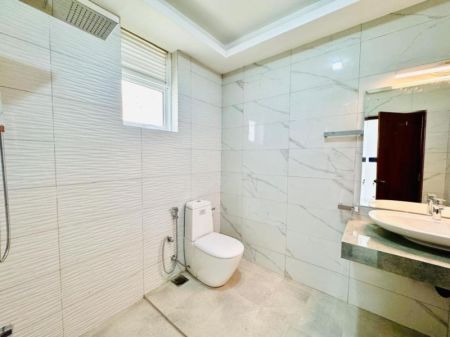 Bathroom - House for sale in Battaramulla 