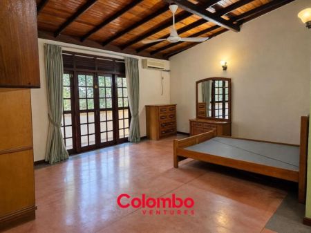 Bedroom - Nugegoda House – 5 Room Kandawatta Terrace House for SALE -   (HS462)