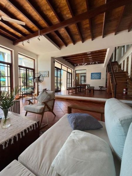 Living Room - Luxury Beachfront Villa for sale in Tangalle 