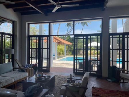 Living Room - Luxury Beachfront Villa for sale in Tangalle 