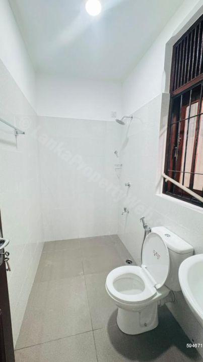 Bathroom - House for rent in Nugegoda