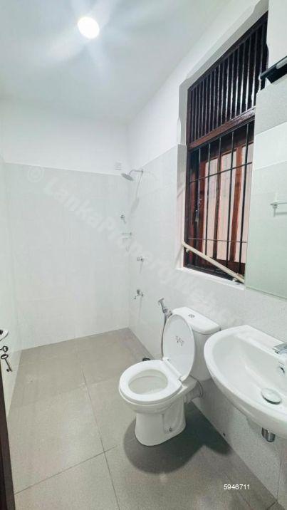 Bathroom - House for rent in Nugegoda
