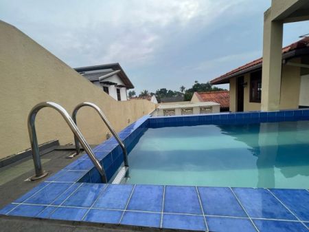 Pool - 5 Bedroom Spacious House for Sale - Raththanpitiya Campus Road, Boralesgamuwa | LKR 90 Million (EM1052)