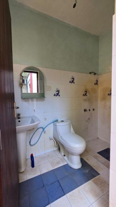 Bathroom - 4 Bedroom Two-Storey House for Sale - Kottawa | LKR 24 Million (EM1053)