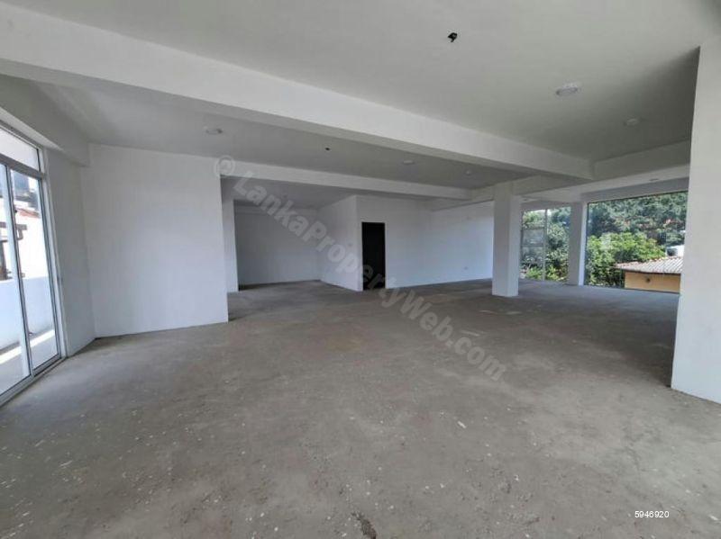 Commercial for rent in Colombo 5