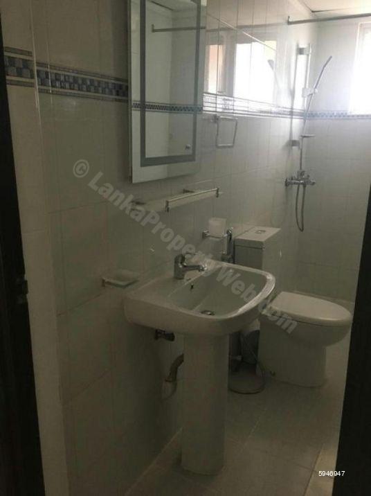 Bathroom - Apartment for sale in Colombo 5