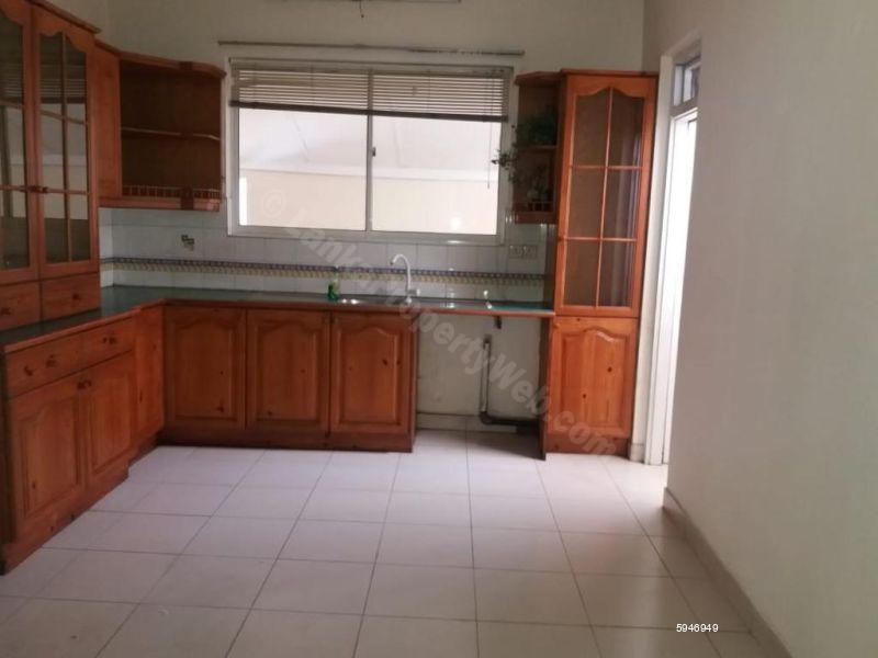 Kitchen - House for rent in Colombo 3