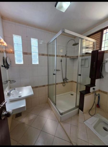 Bathroom - 4 Bedroom Two-Storey House for Rent - Dehiwala, 150 m to Galle Road | LKR 325,000 (EM1058)