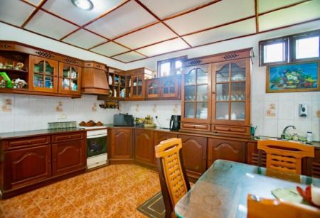 Kitchen - 7 Bedroom Spacious House for Sale - Raymond Road, Nugegoda | LKR 227.5 Million (EM1060)