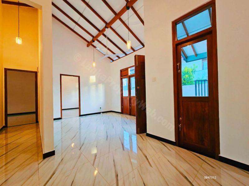 House for sale in Polgasowita