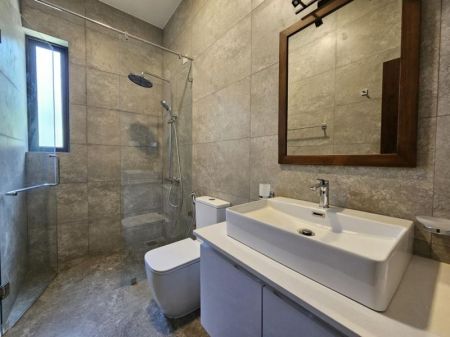 Bathroom - Luxury 3-Storey House for Sale in Lake Road, Pelawatta | 10 Perches | Rs. 120 Million