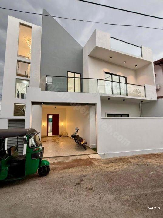 House for sale in Athurugiriya