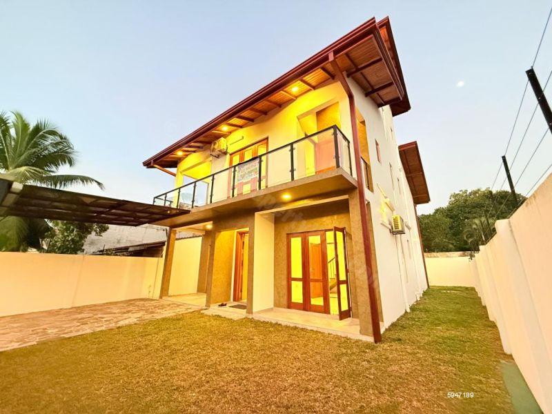 House for sale in Polgasowita