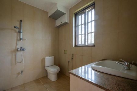Bathroom - Apartment-Style House for Sale – Temple Road, Nawala