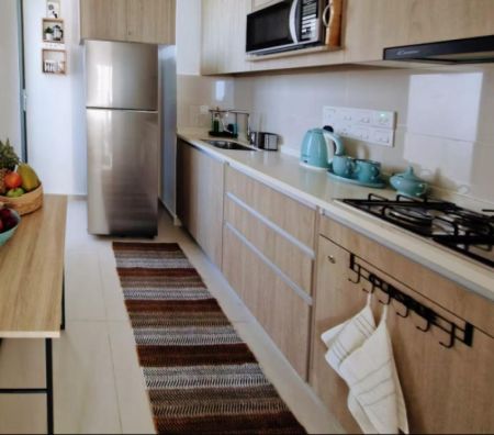 Kitchen - 46th Floor Cozy Condo in the Heart of Colombo