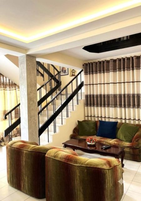 Living Room - Prime Commercial Opportunity: Sprawling 5-Bedroom Property with Approved Building Plan – Colombo 05