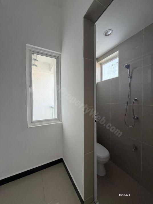 Bathroom - Apartment for sale in Nugegoda