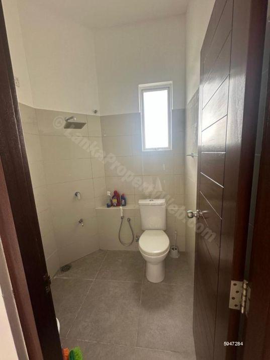 Bathroom - Apartment for sale in Maharagama