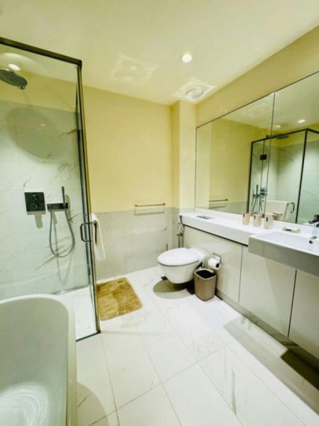 Bathroom - Cinnamon Life - 02 Bedroom Furnished Apartment for Rent in Colombo 02 (A4684)