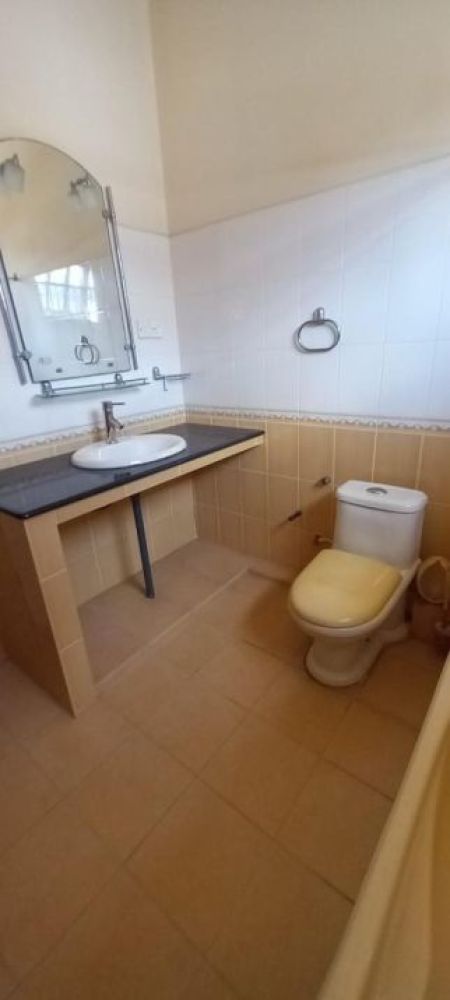 Bathroom - 🏡 SPACIOUS HOUSE FOR SALE AT A GREAT PRICE – Borlesgamuwa! 🏡