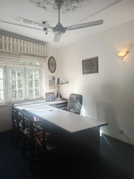 Bedroom - Colombo 03 De Alwis Place Luxury Large 05 Bed rooms House on 15 Perches of Land for Rent 