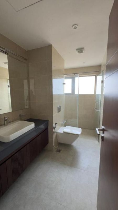 Bathroom - 3BHK The Grand Apartment For Sale in Colombo 7 - PDA49