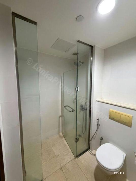 Bathroom - Apartment for rent in Colombo 3