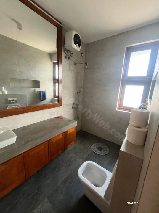 Bathroom - Apartment for rent in Colombo 5