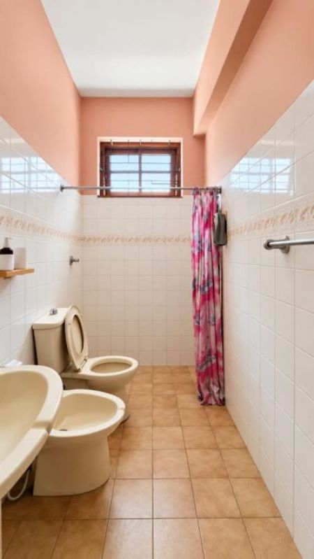 Bathroom - House for rent in Colombo 3 