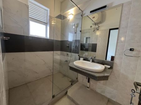 Bathroom - Very Clean 3 Bedroom Apartment in Colombo 03 For Foreigners | Best Deals from Sri Lanka’s TOP REALTOR, Romesh Angunawela